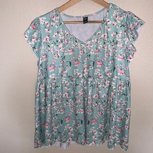 SHEIN LUNE Plus Ditsy Floral Print Butterfly Sleeve Peplum Tee